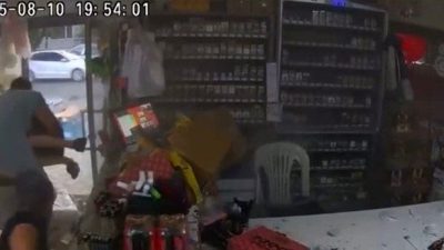 Balıkesir’in Sındırgı ilçesinde meydana gelen 6,1 büyüklüğündeki depremde bir marketin