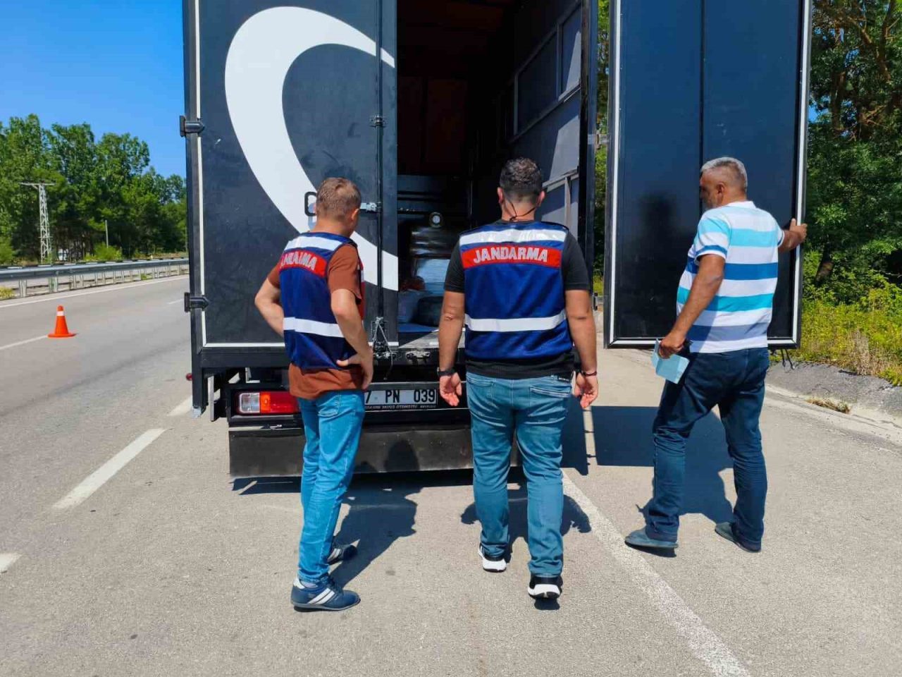 Sinop’ta jandarma ve İl Göç İdaresine bağlı ekipler tarafından yapılan
