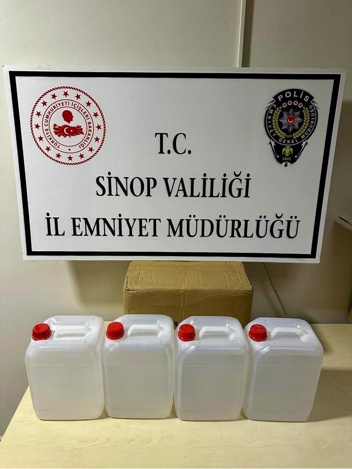 Sinop’ta polis ekiplerince düzenlenen kaçakçılık operasyonlarında, 20 litre etil alkol,