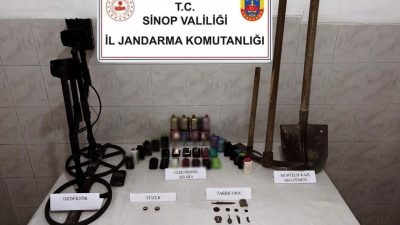 Sinop’un Durağan ilçesinde jandarma ekipleri tarafından çok sayıda tarihi eser