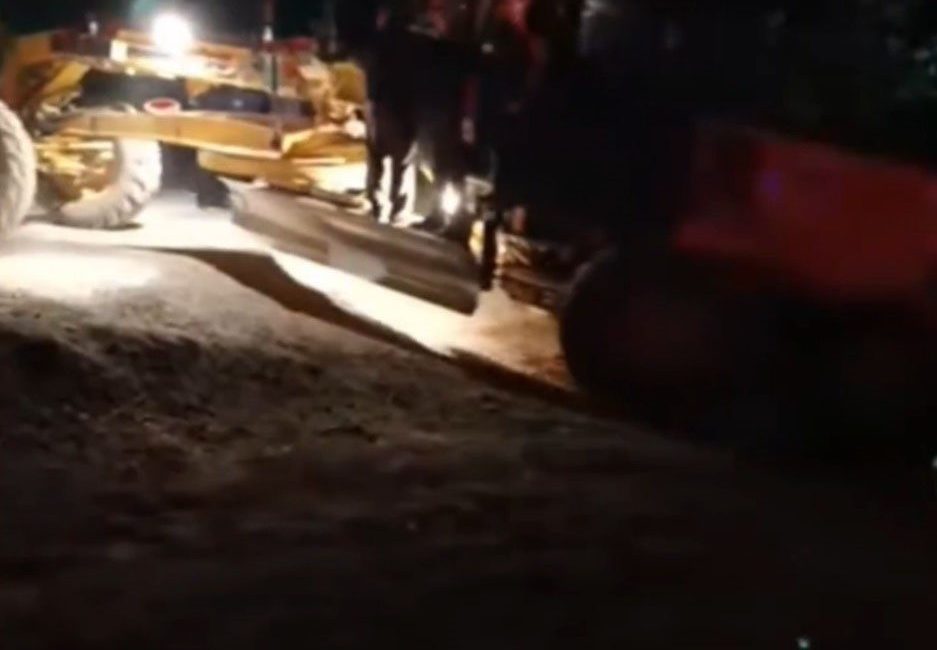 Sinop’un Durağan ilçesinde belini inciten bir vatandaş, köy hizmetleri greyderiyle