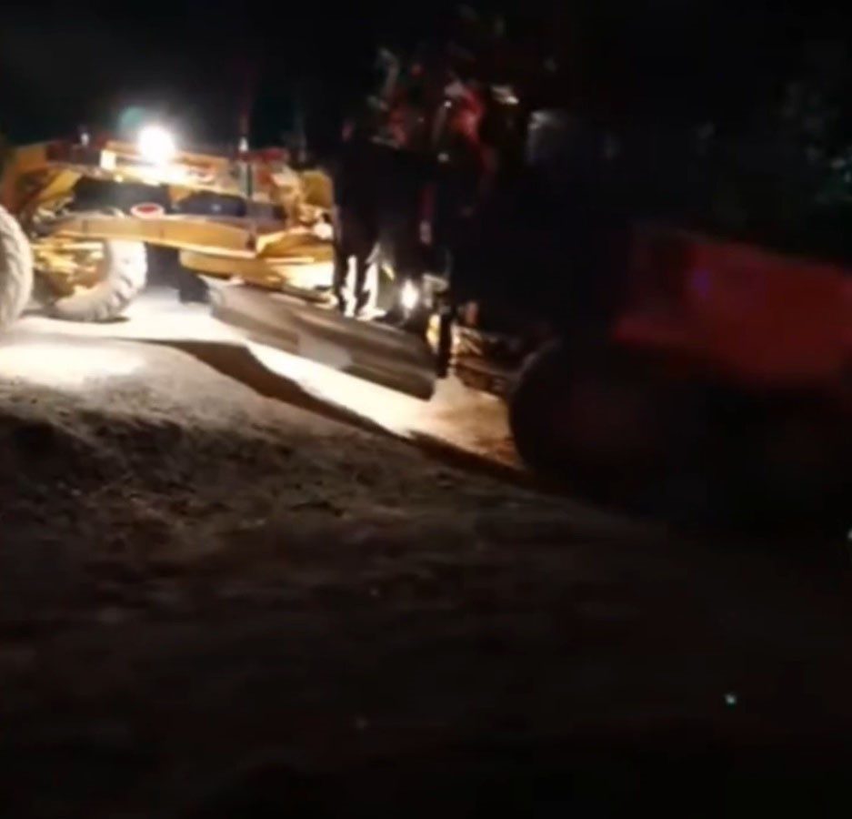 Sinop’un Durağan ilçesinde belini inciten bir vatandaş, köy hizmetleri greyderiyle