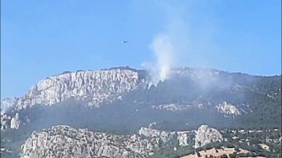 Sinop’un Durağan ilçesi Köklen köyü yakınlarındaki ormanlık alanda çıkan yangını