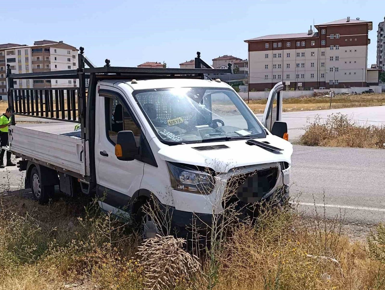 Sivas’ın Şarkışla ilçesinde kamyonet ile otomobilin çarpışması sonucu 3’ü çocuk