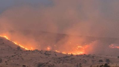 Sivas’ın İmranlı ilçesinde arazide çıkan örtü yangınını söndürmek için çalışmalar