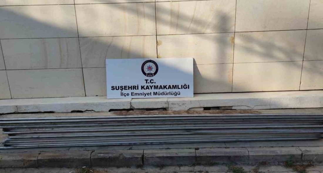 Sivas’ın Suşehri ilçesinde iki tırın brandaları kesilerek 15 alüminyum çıta