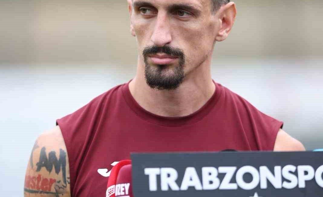Trabzonsporlu futbolcu Stefan Savic, arzu ettikleri başlangıcı yaptıklarını belirterek, “3