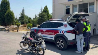 Sakarya’da motosikletiyle D-650 karayolunda adeta ölümle dans eden 18 yaşındaki