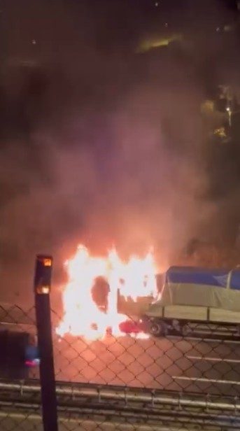 TEM Otoyolu’nun Kocaeli geçişinde seyir halindeki tırın kupası alev alev