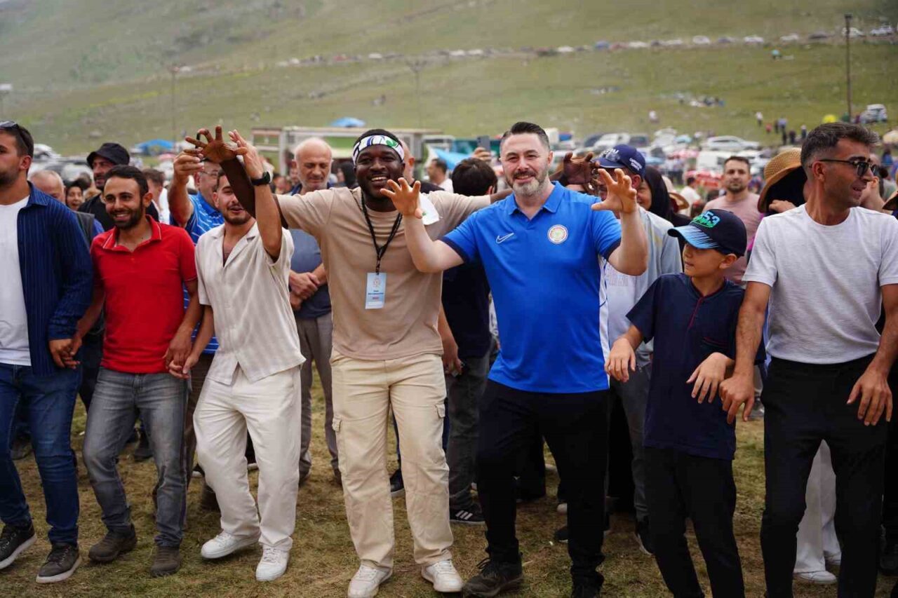 Rize’de Çaykur Rizespor’un düzenlediği ‘Anzer Yaylası Birlik ve Beraberlik Şöleni’