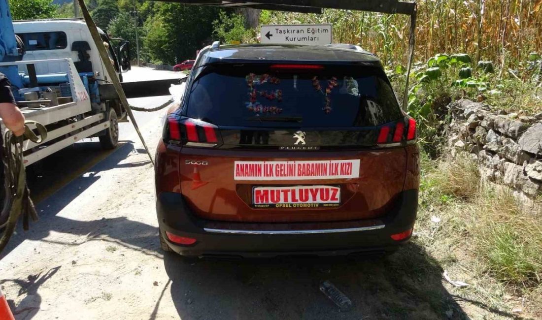 Trabzon’un Çaykara ilçesinde düzenlenen bir düğün merasiminde, gelin alma sırasında