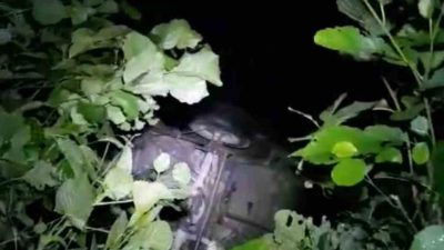 Trabzon’un Araklı ilçesinde kontrolden çıkan araç dereye uçtu. Araçtaki 4