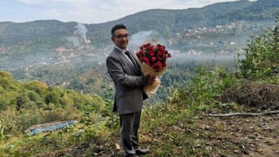 Trabzon’un Sürmene ilçesine bağlı Fındıcak köyünde bahçedeki yük taşıma teleferiğinde