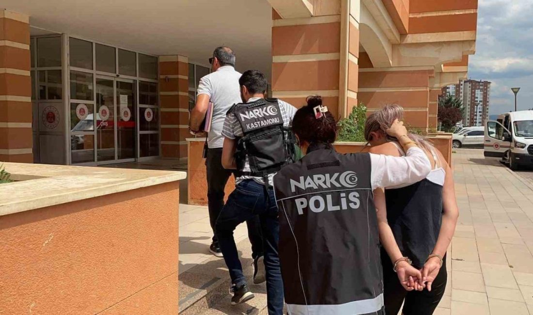 Kastamonu’da motosikletli trafik timi tarafından durdurulan motosikletteki şahsın üzerinden uyuşturucu