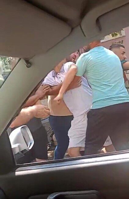 Kocaeli’nin Gebze ilçesinde trafikte yol verme tartışması saldırıya dönüştü. Bir