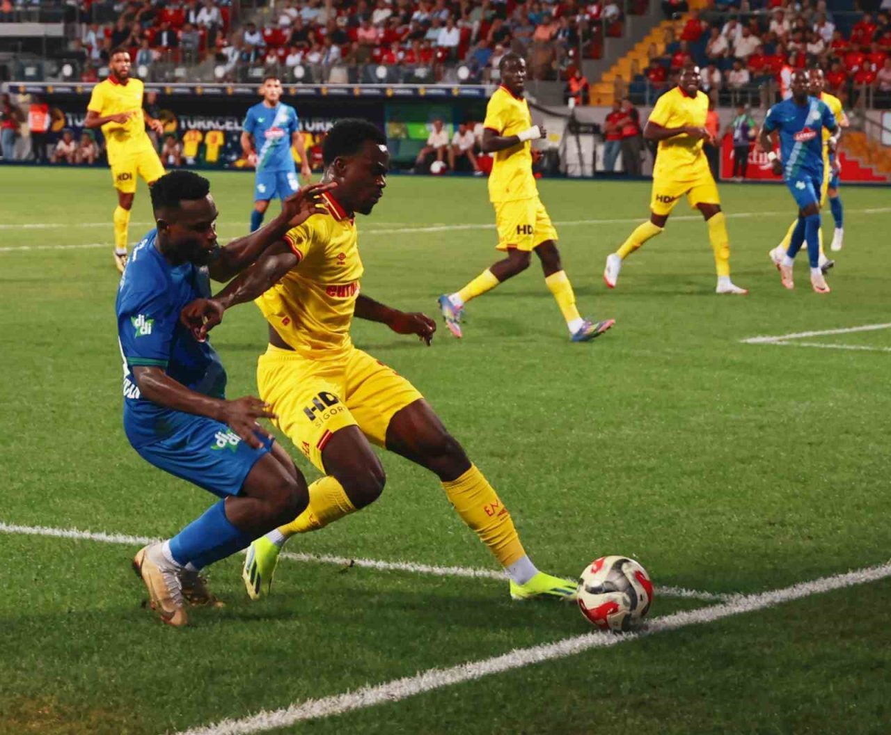 Trendyol Süper Lig’i ilk haftasında Çaykur Rizespor, sahasında karşılaştığı Göztepe’ye