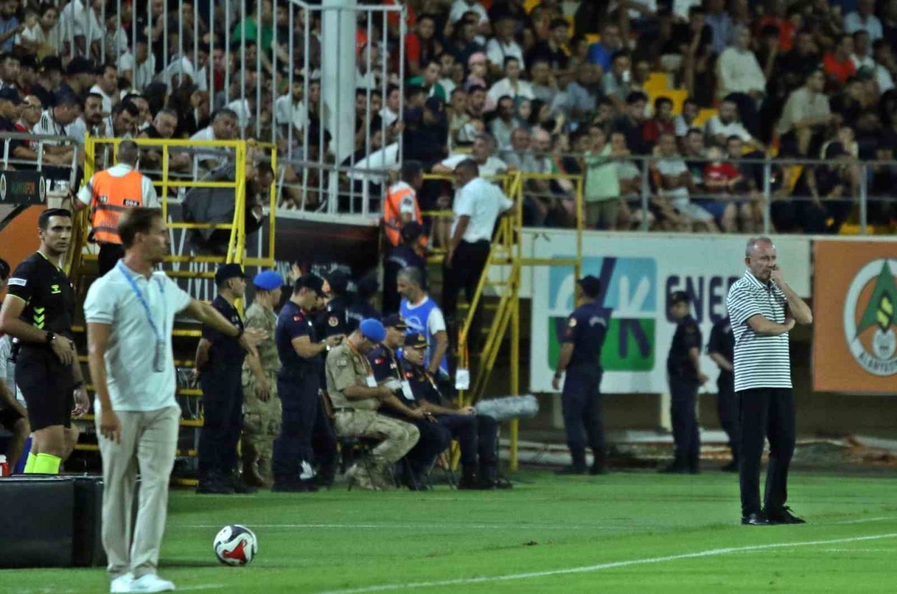 Trendyol Süper Lig’in 4. haftasında Corendon Alanyaspor, sahasında Beşiktaş ile