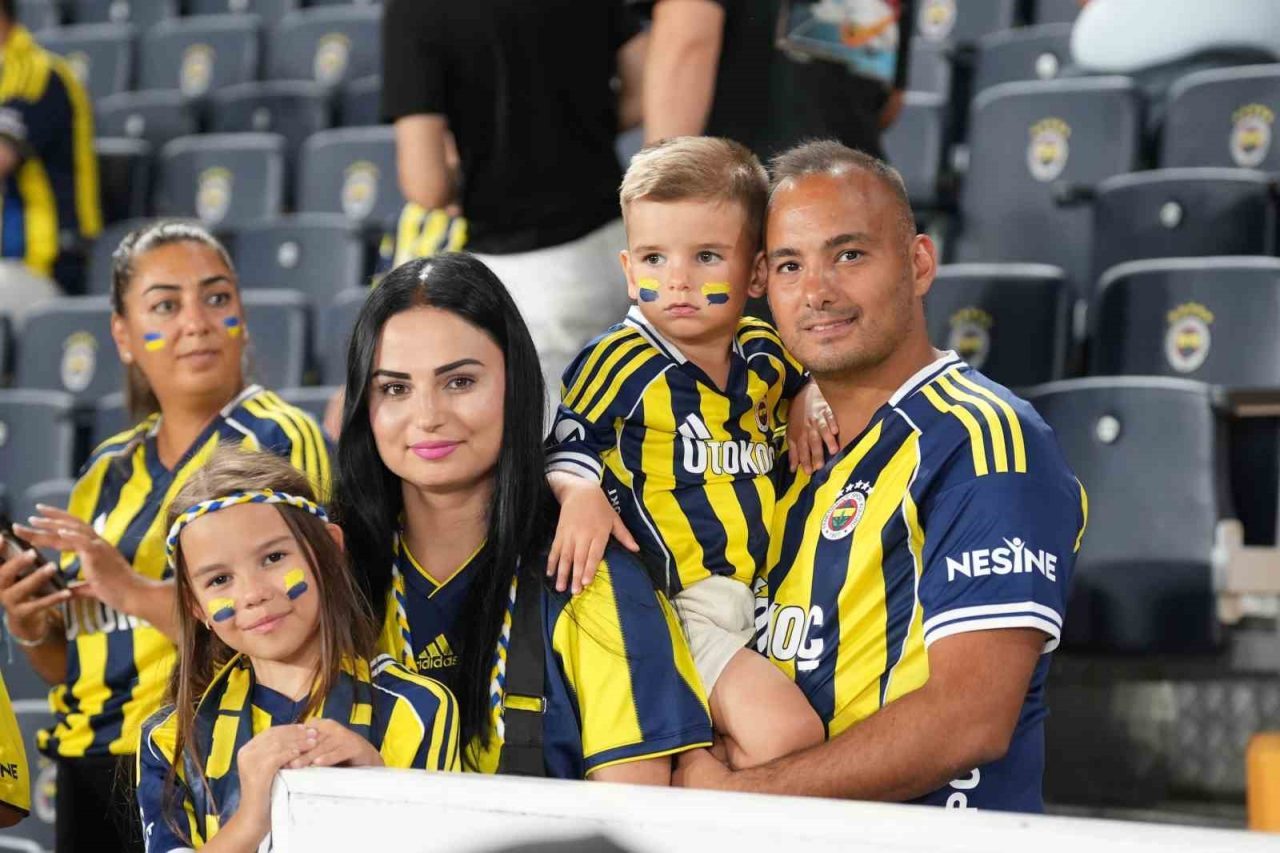 Trendyol Süper Lig’in 3. haftasında Fenerbahçe, sahasında Kocaelispor ile karşılaşıyor.