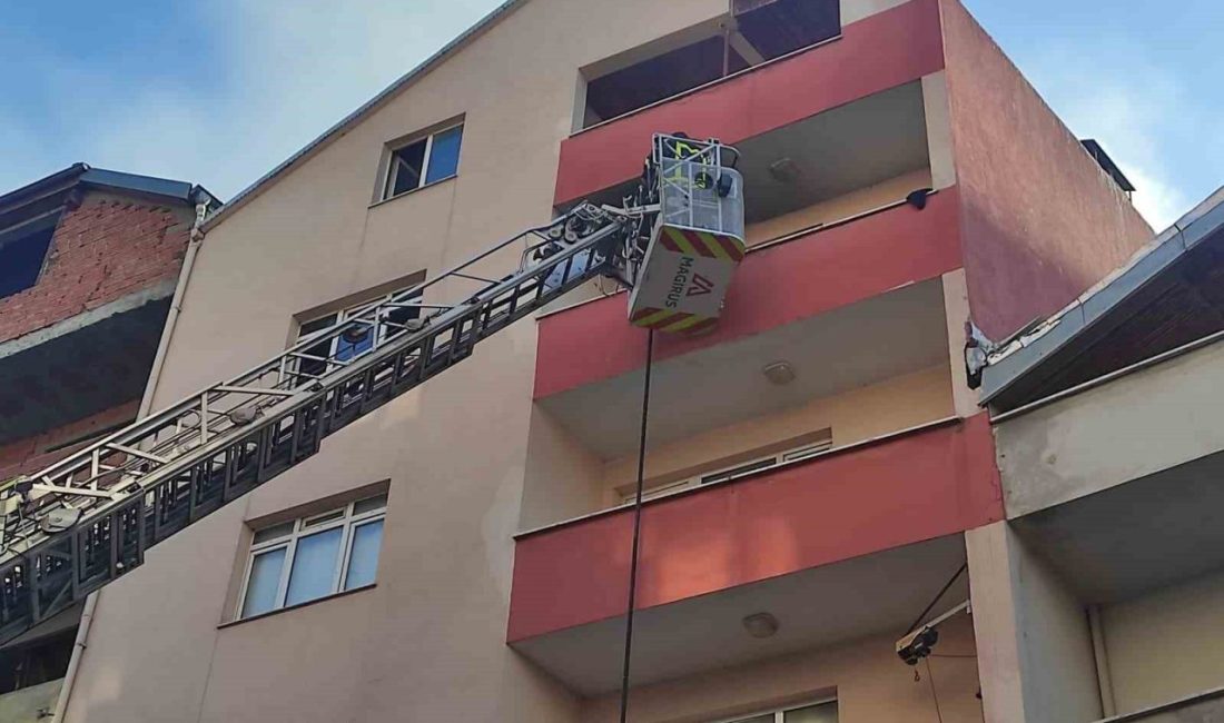 Sinop’un Türkeli ilçesinde bir apartman dairesinde çıkan yangın, itfaiye ekiplerinin