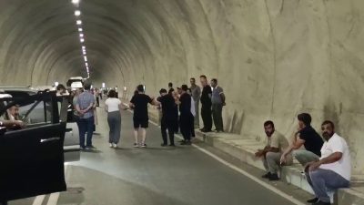 Erzurum-Artvin karayolunun tek geçiş güzergâhı olan Şilankâr Viyadüğü’nde yaşanan kayma