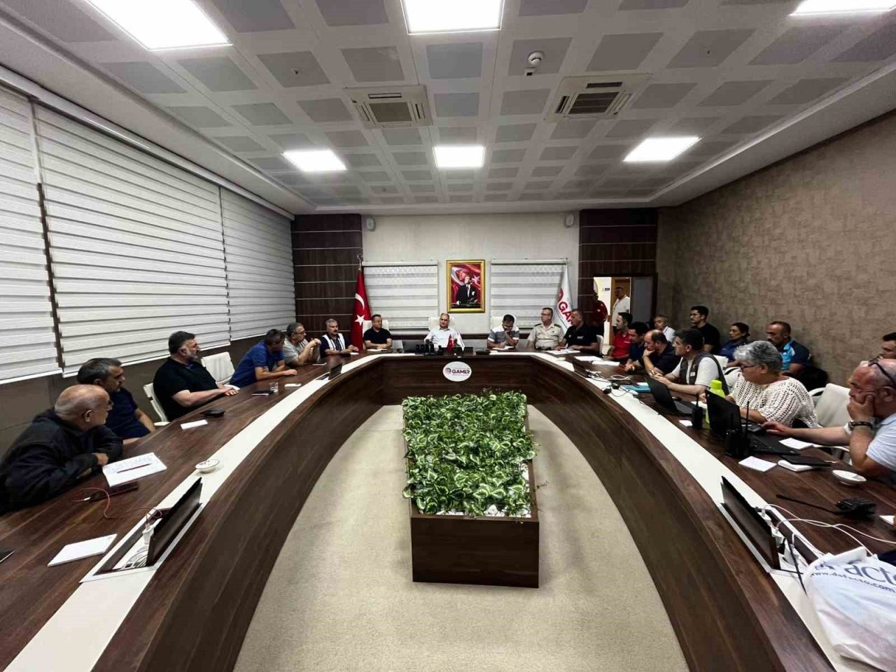 Manisa Valisi Vahdettin Özkan, Balıkesir’in Sındırgı İlçesinde meydana gelen ve