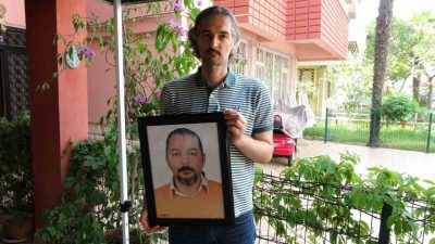 Ordu’da evinin balkonunda çiçekleri ile uğraştığı esnada başına saçma isabet