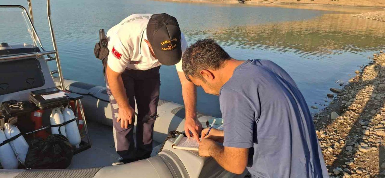 Tunceli’de kullanılması yasak olan uzatma ağ ile avcılık yapan amatör