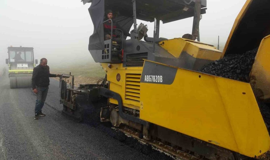 Yeşil Yol Projesi çerçevesinde Bayburt’u Uzungöl’e bağlayacak yolda asfaltlama çalışmaları,