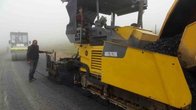 Yeşil Yol Projesi çerçevesinde Bayburt’u Uzungöl’e bağlayacak yolda asfaltlama çalışmaları,