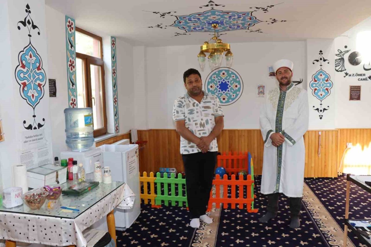 Erzurum’un Şenkaya ilçesine bağlı Hoş Mahallesi’nde, şehirlerarası yol üzerinde bulunan