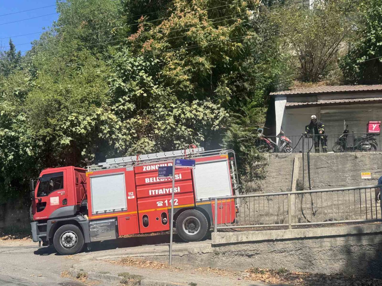 Zonguldak’ta ormanlık alanda çıkan yangın büyümeden söndürüldü. Edinilen bilgiye göre