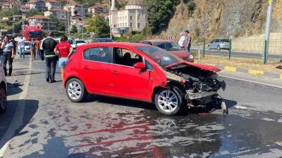 Zonguldak’ın Ereğli-Alaplı Karayolu üzerinde Plajlar mevkisinde meydana gelen zincirleme trafik