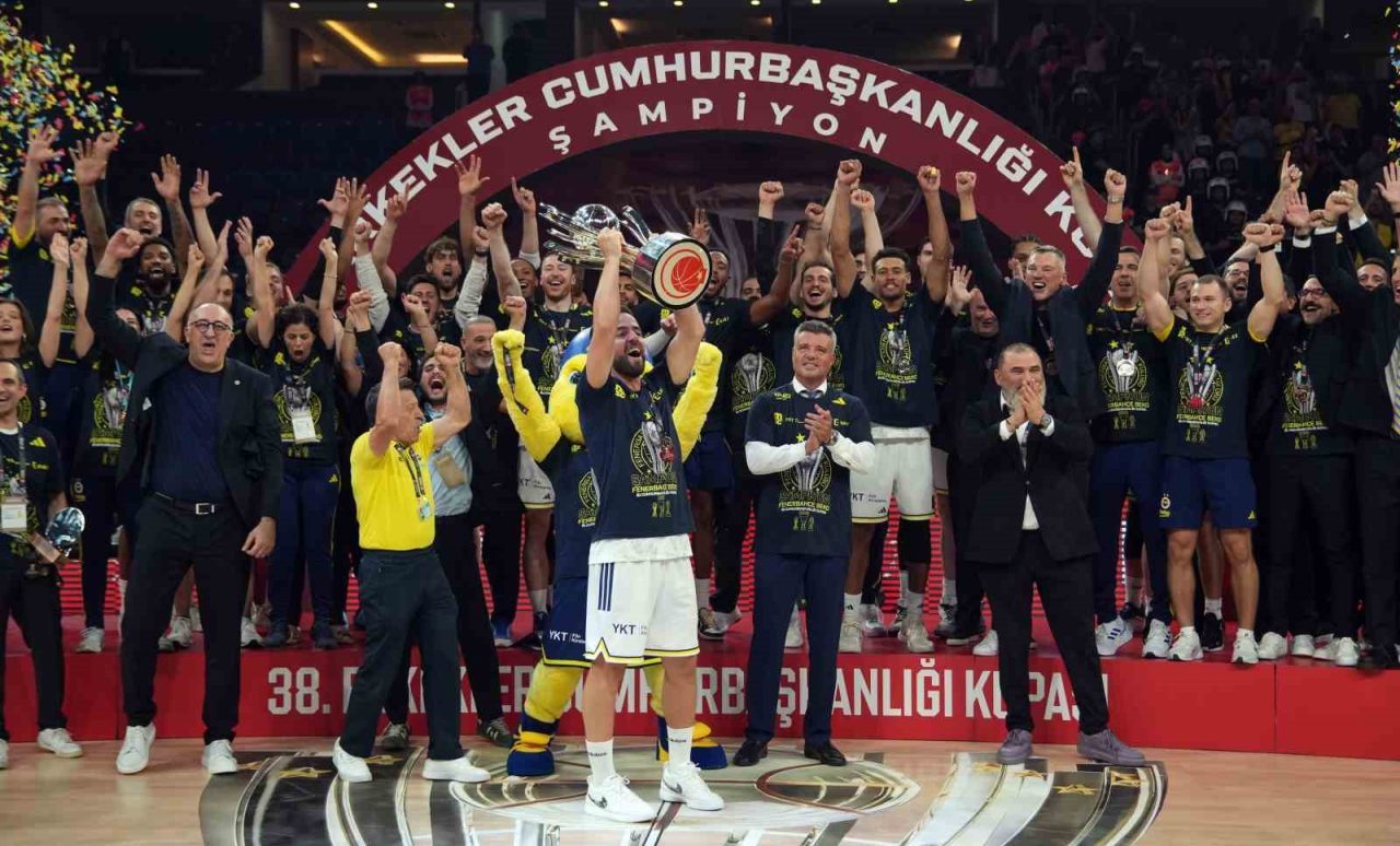 38. Erkekler Cumhurbaşkanlığı Kupası’nda Fenerbahçe Beko şampiyonluğa ulaşırken, ödüller sahiplerini