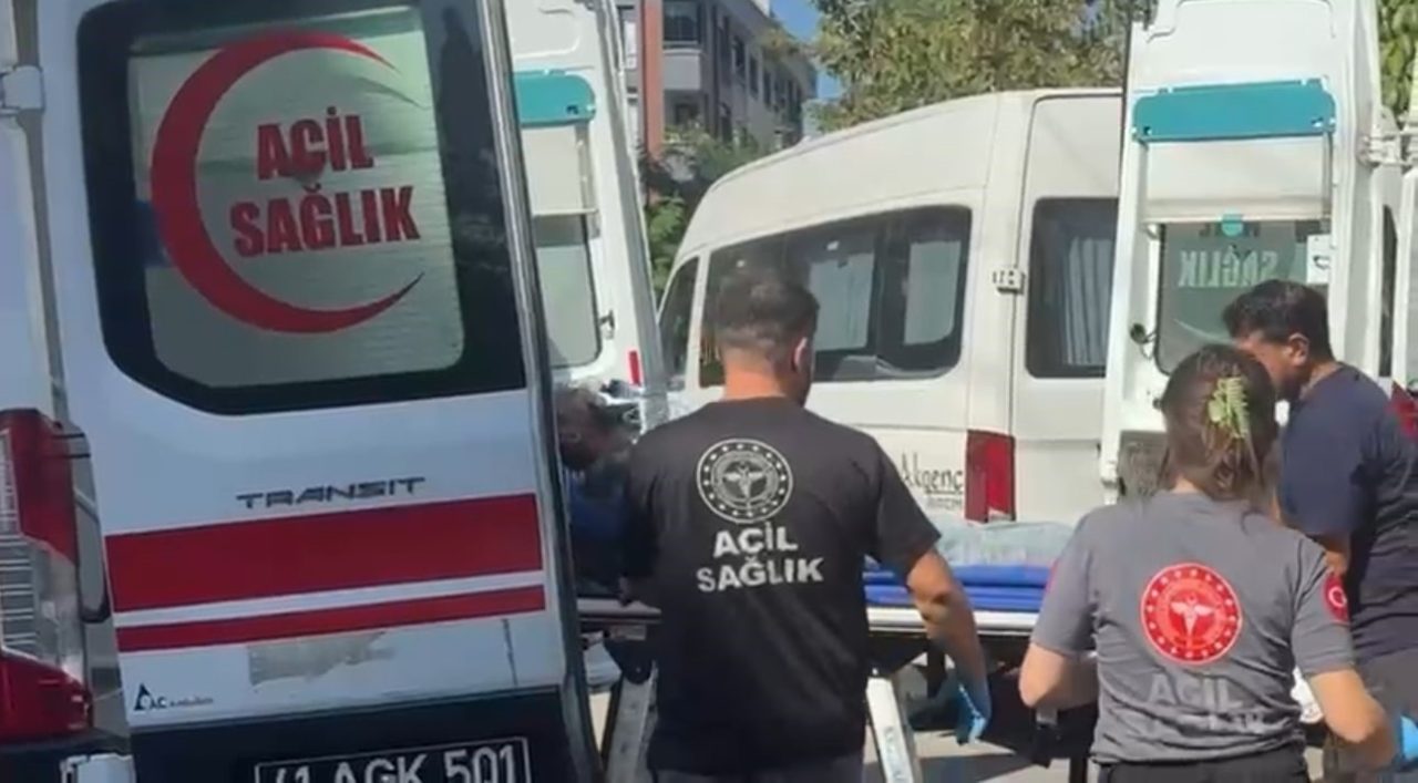 Kocaeli’nin Gebze ilçesinde 5 katlı apartmanda çıkan yangında dumandan etkilenen