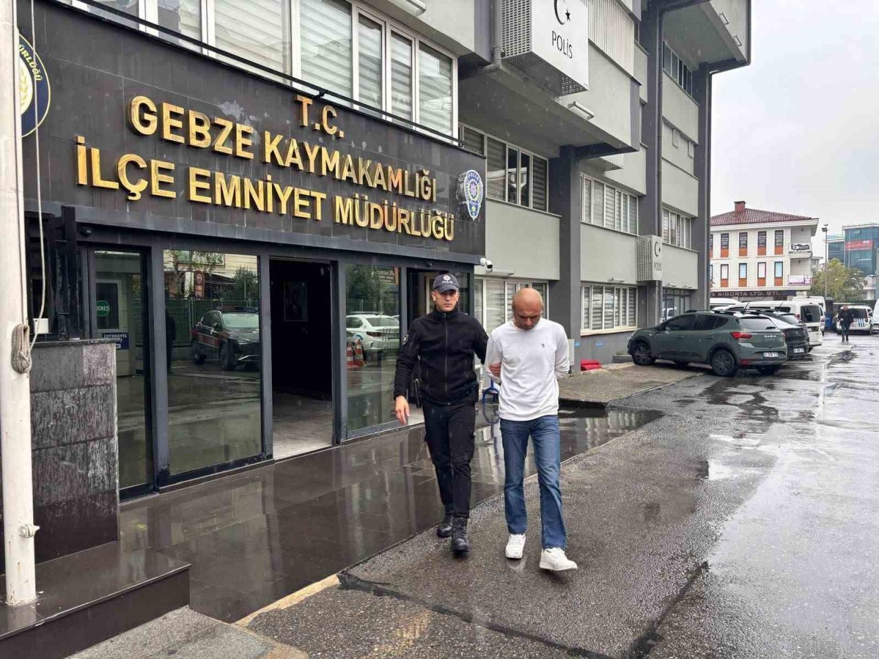 Kocaeli’de hakkında kesinleşmiş 5 yıl 9 ay hapis cezası bulunan