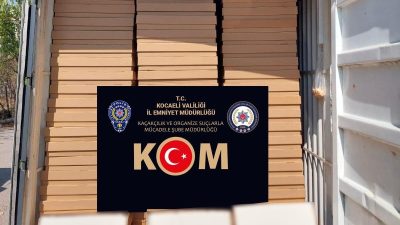 Kocaeli’de yapılan operasyonda 560 tepsi sigara filtresi ve uyuşturucu ele