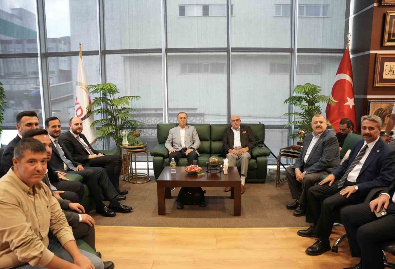 “Türkiye Yüzyılı Buluşmaları” çerçevesinde Arnavutköy’de ziyaretlerde bulunan AK Parti Genel