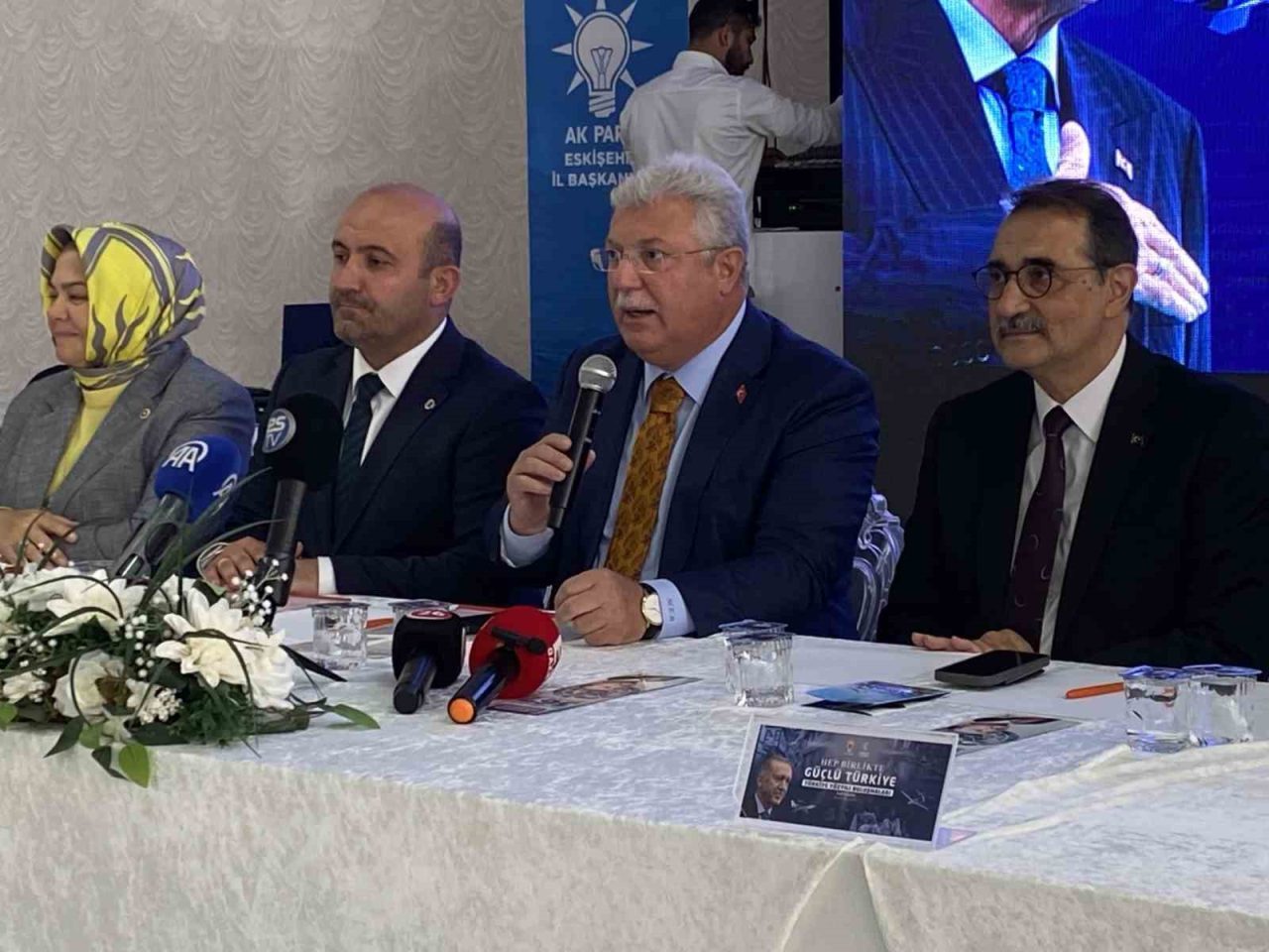 Eskişehir’de konuşan AK Parti Grup Başkan Vekili Av. Muhammet Emin