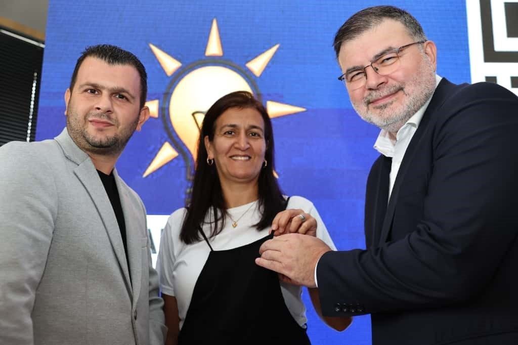 AK Parti Kemalpaşa İlçe Başkanlığı’nda düzenlenen rozet takma programında, yeni