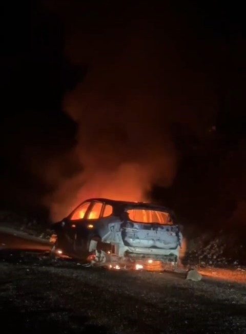 Tunceli’de seyir halindeyken bir anda alev alan otomobil, yanarak kullanılamaz