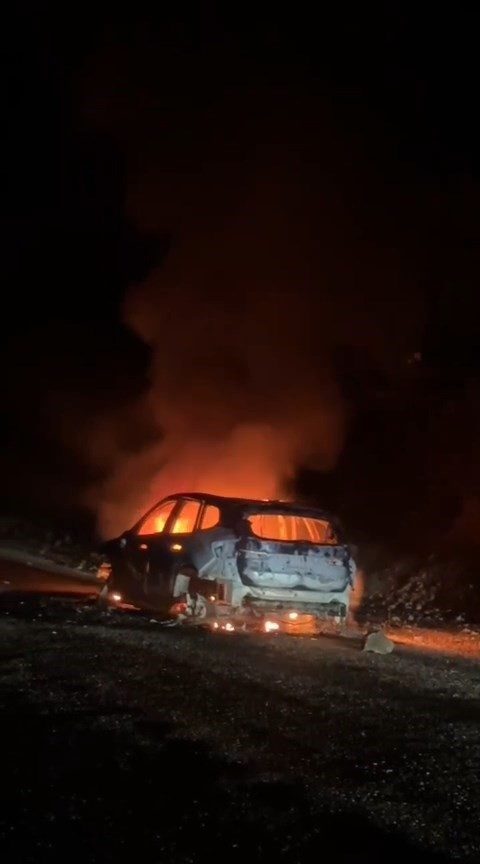 Tunceli’de seyir halindeyken bir anda alev alan otomobil, yanarak kullanılamaz