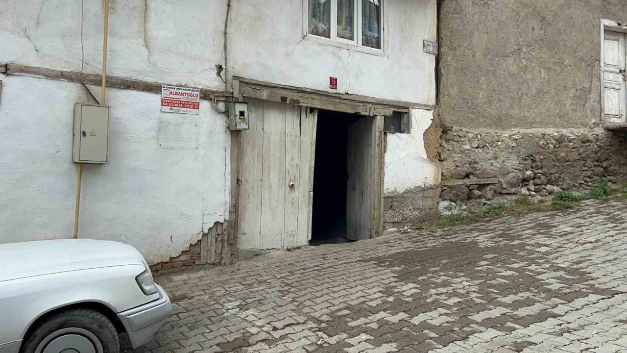 Kastamonu’nun Tosya ilçesinde, birlikte alkol aldığı arkadaşını silahla vurarak öldüren