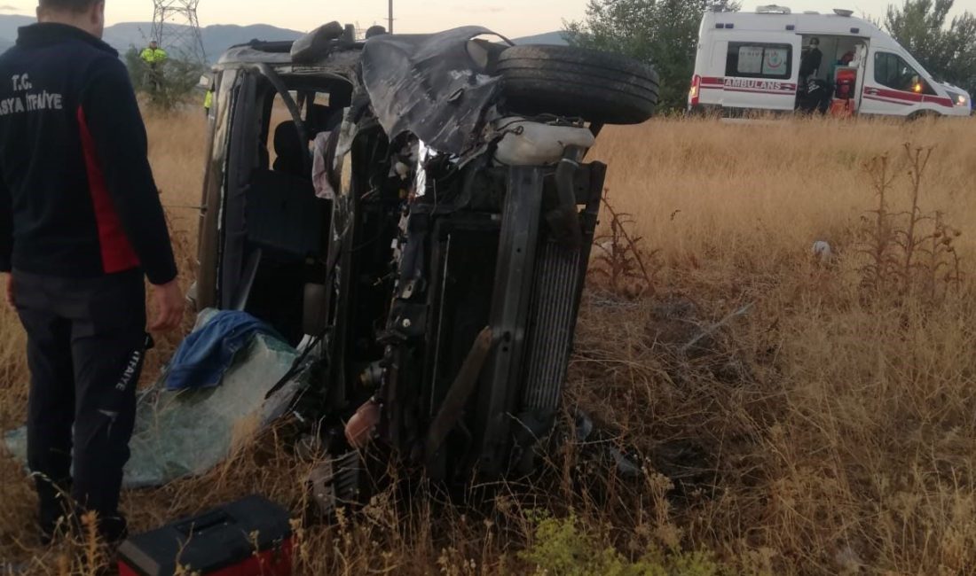 Amasya’da hafif ticari aracın yolda kontrolden çıkarak şarampole savrulması sonucu