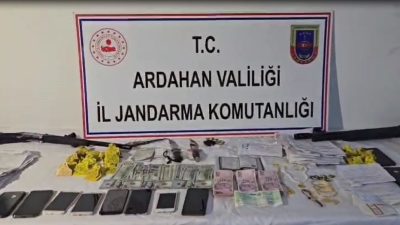 Ardahan merkezli 4 ilde nitelikli dolandırıcılık yapıldığı iddiasıyla gözaltına alınan