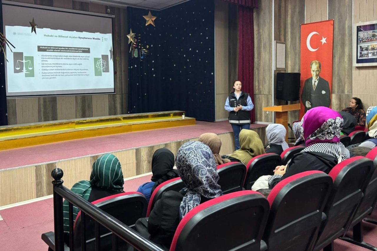 Ardahan’da uyuşturucu ile mücadele çerçevesinde annelere yönelik bilgilendirme eğitimi verildi.