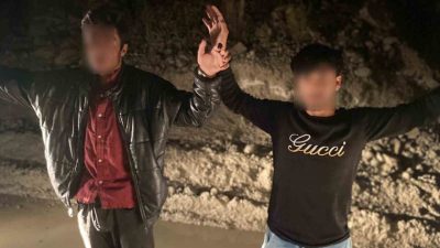 Artvin’de polis ekiplerince göçmen kaçakçılığına yönelik düzenlenen operasyonda, yurda yasa