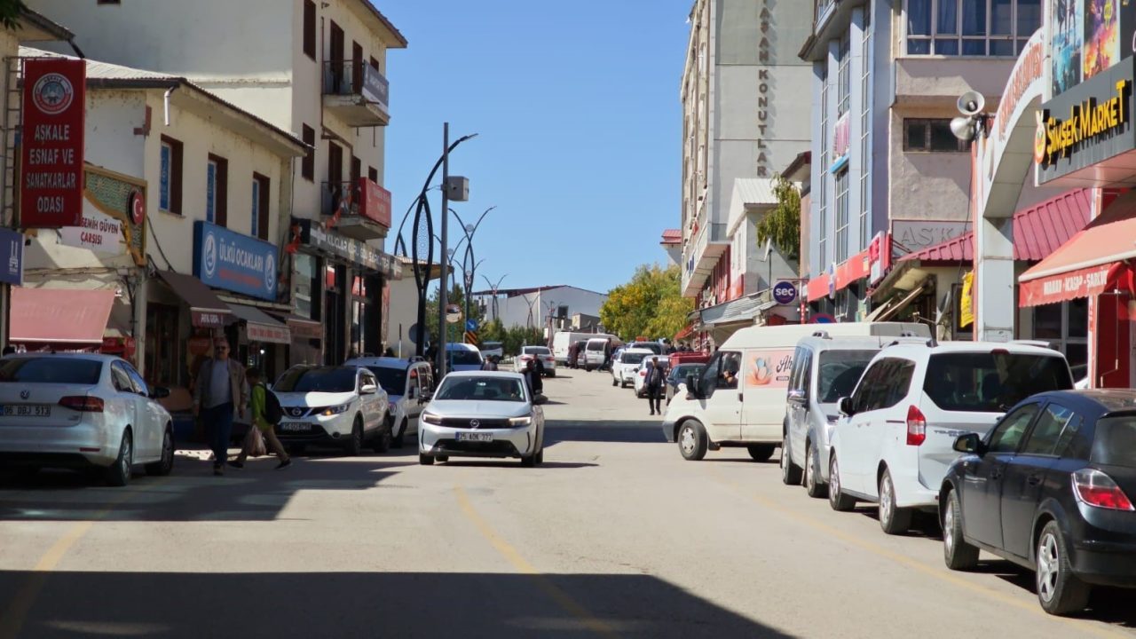 Erzurum’un Aşkale ilçesinde 4.4 büyüklüğünde deprem meydana geldi. Yaklaşık 15