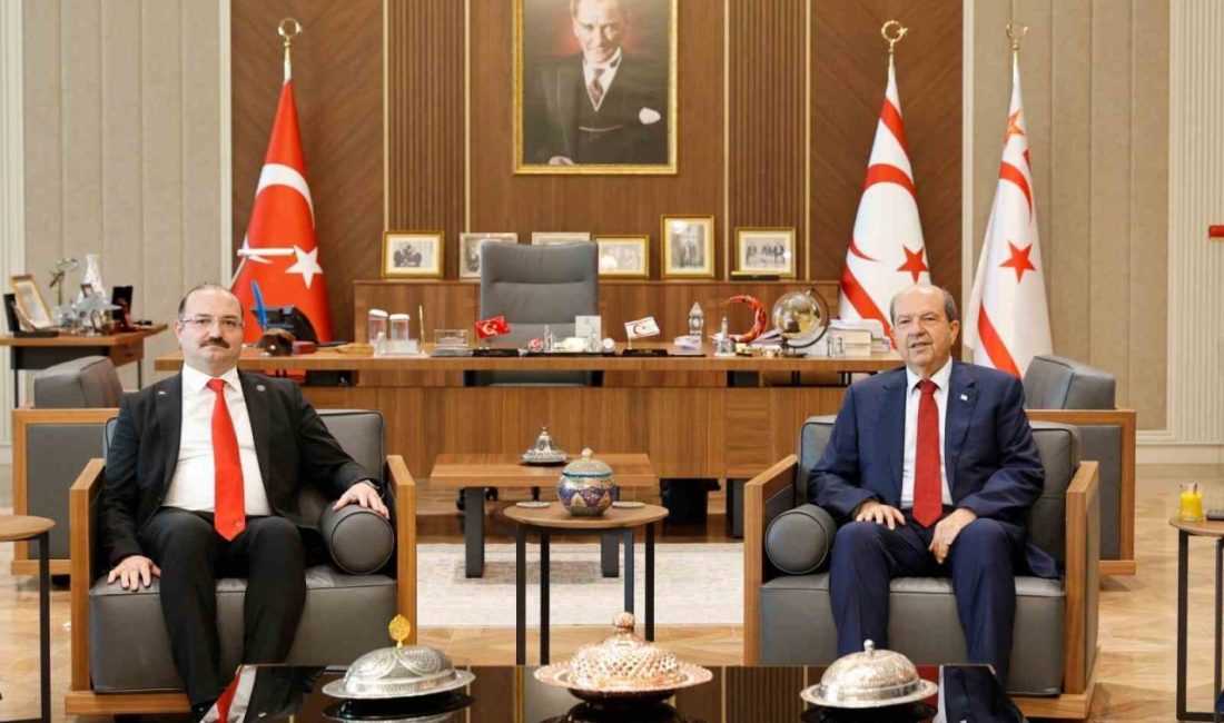 Atatürk Üniversitesi Rektörü Prof. Dr. Ahmet Hacımüftüoğlu ile beraberindeki heyet,