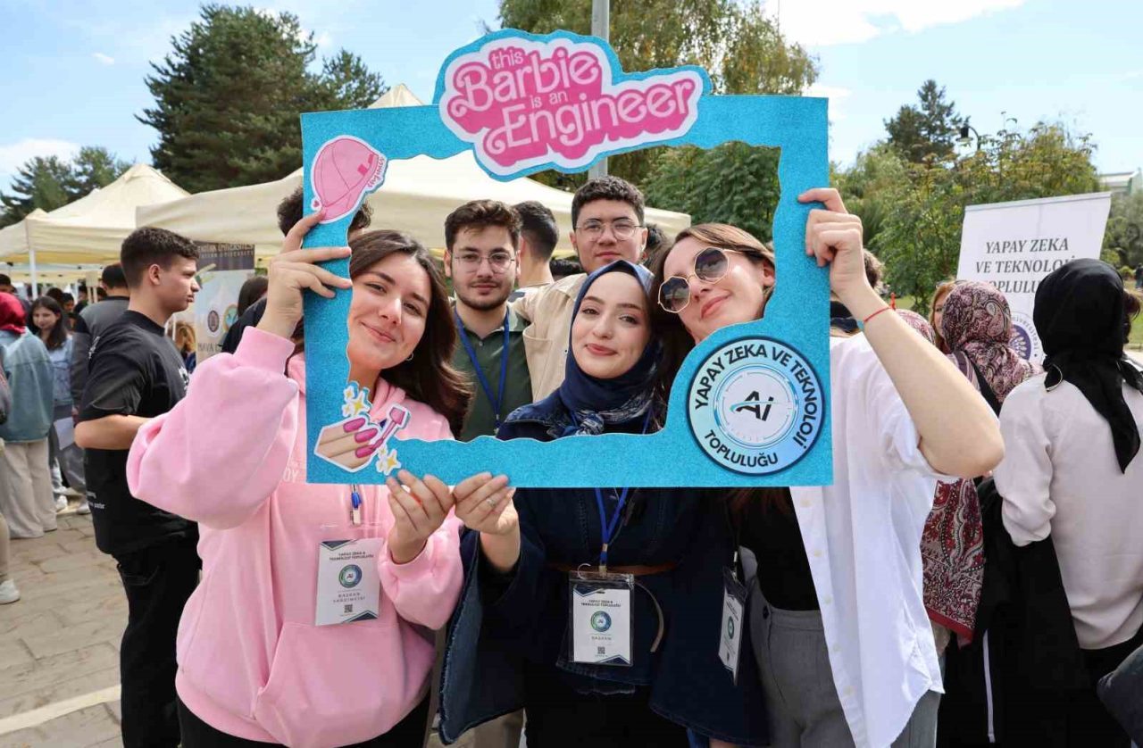 Atatürk Üniversitesinde, 2025-2026 Akademik Yılı “Kampüse Hoş Geldin” Oryantasyon Programı