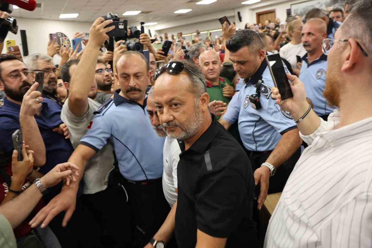 Aydın Büyükşehir Belediye Başkanı Özlem Çerçioğlu’nun CHP’den istifa edip AK